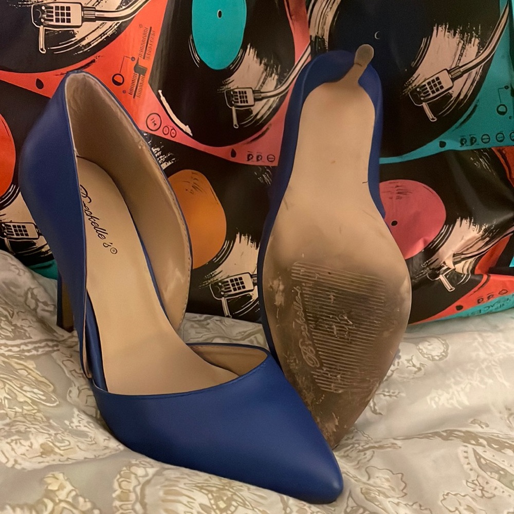 Breckelle’s size 10 blue heels